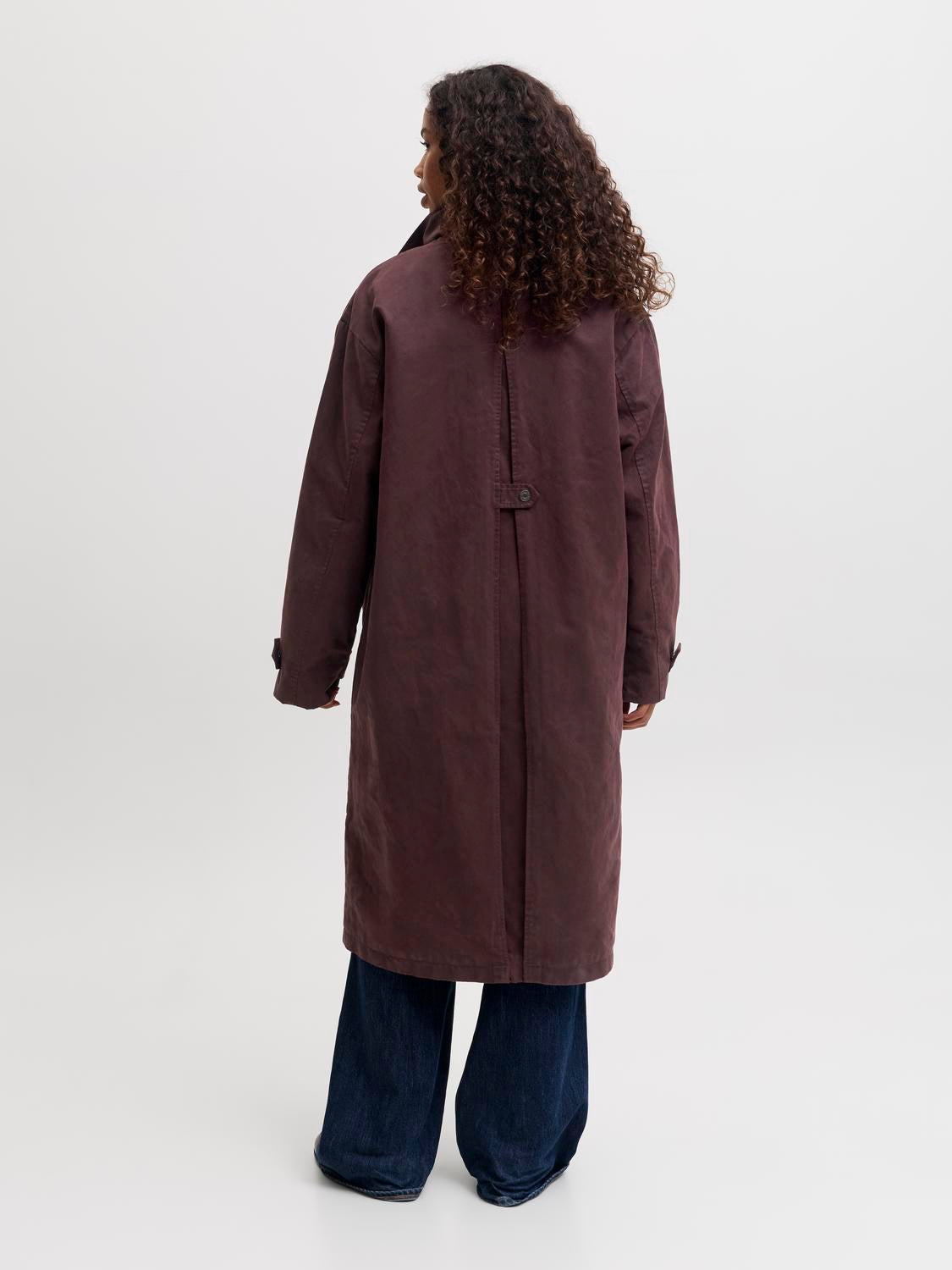 model_shot-back